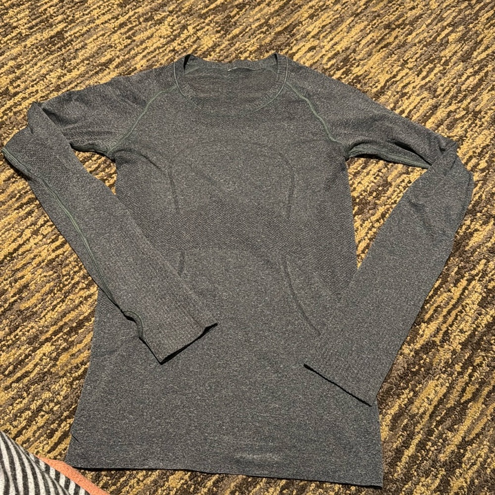 Grey Lululemon run swiftly long sleeve top size 4